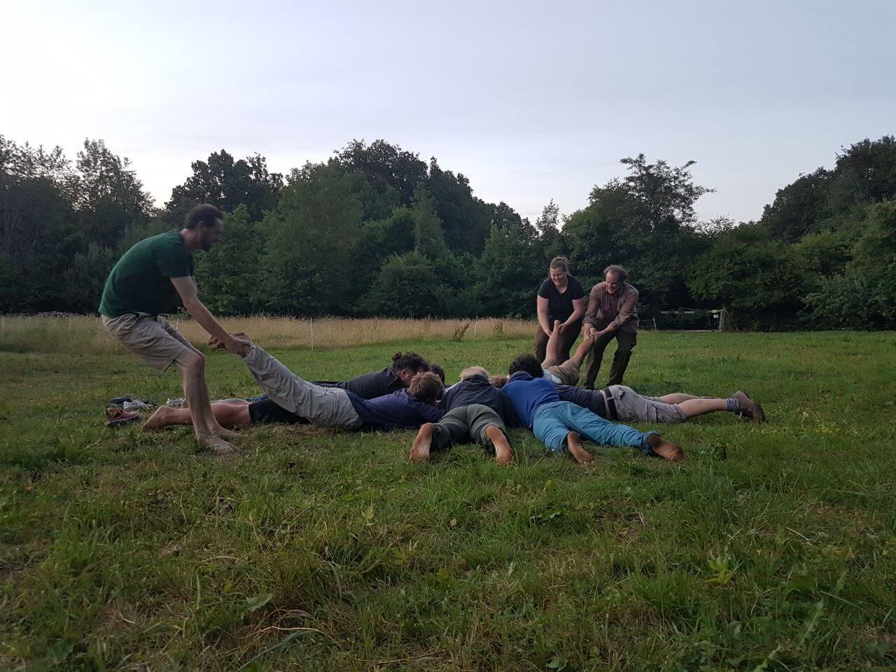ein Teambuilding Spiel der Wildnisschule Wurzelholz